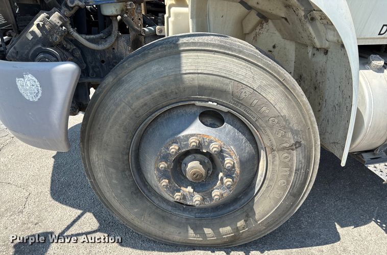 image for item YA0833 2010 International 4300 truck cab and chassis