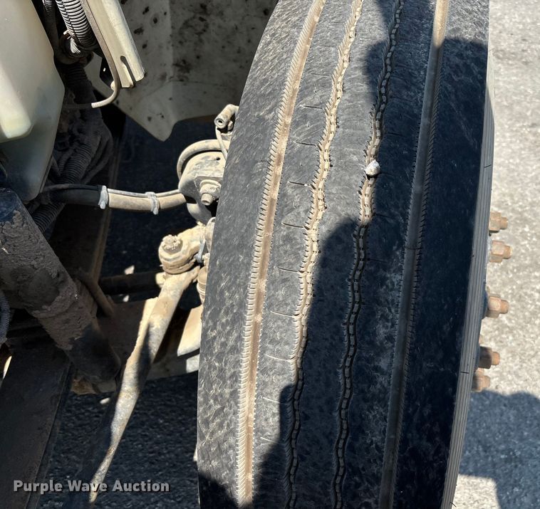 image for item YA0833 2010 International 4300 truck cab and chassis