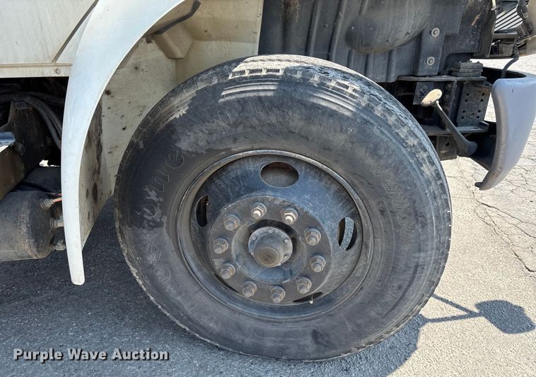 image for item YA0833 2010 International 4300 truck cab and chassis