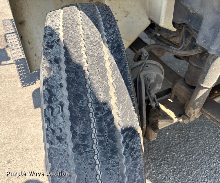 image for item YA0833 2010 International 4300 truck cab and chassis