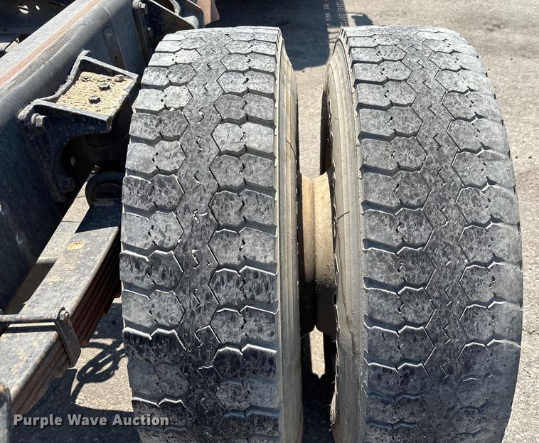 image for item YA0833 2010 International 4300 truck cab and chassis