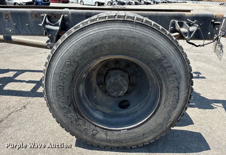 image for item YA0833 2010 International 4300 truck cab and chassis