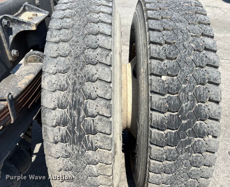 image for item YA0833 2010 International 4300 truck cab and chassis