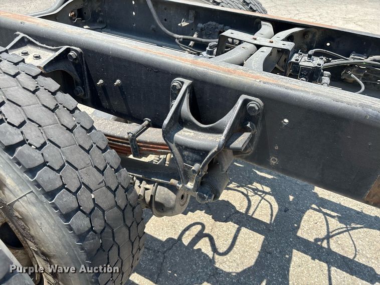 image for item YA0835 2010 International 4300 truck cab and chassis