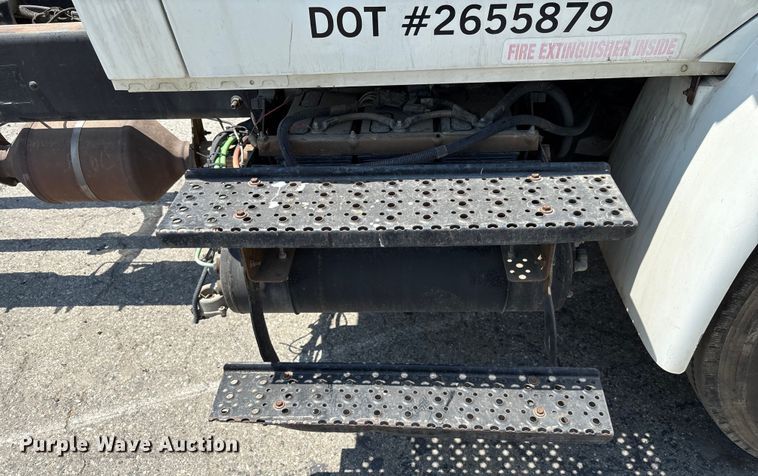 image for item YA0835 2010 International 4300 truck cab and chassis