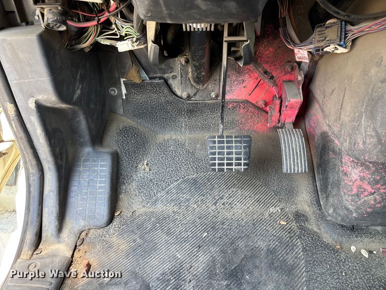 image for item YA0835 2010 International 4300 truck cab and chassis