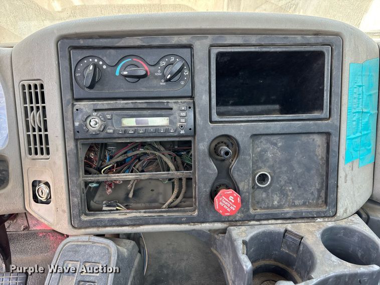 image for item YA0835 2010 International 4300 truck cab and chassis