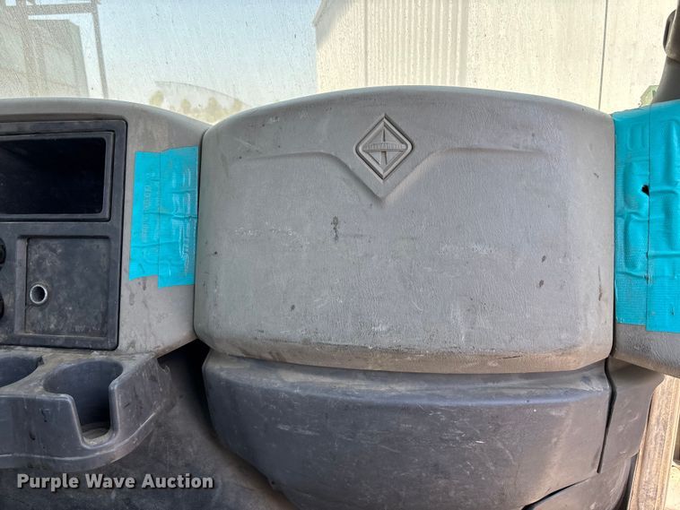 image for item YA0835 2010 International 4300 truck cab and chassis