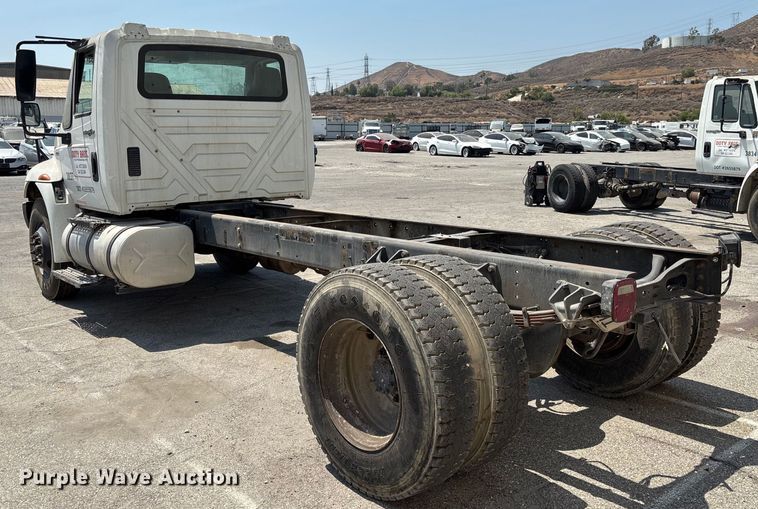 image for item YA0836 2010 International 4300 truck cab and chassis