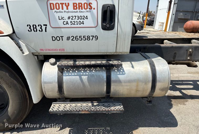 image for item YA0836 2010 International 4300 truck cab and chassis