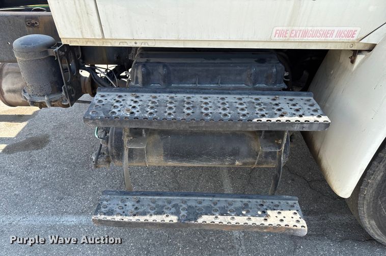 image for item YA0836 2010 International 4300 truck cab and chassis