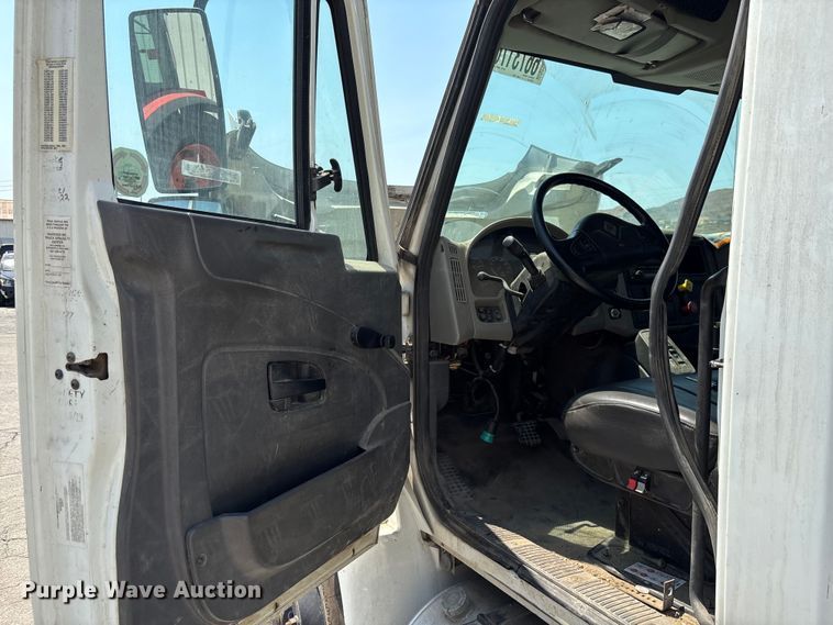 image for item YA0836 2010 International 4300 truck cab and chassis