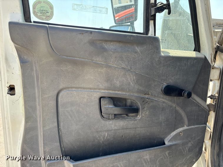 image for item YA0836 2010 International 4300 truck cab and chassis