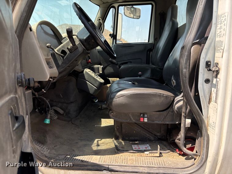 image for item YA0836 2010 International 4300 truck cab and chassis