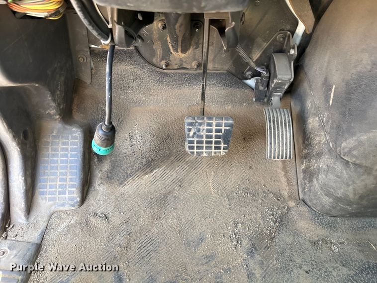 image for item YA0836 2010 International 4300 truck cab and chassis