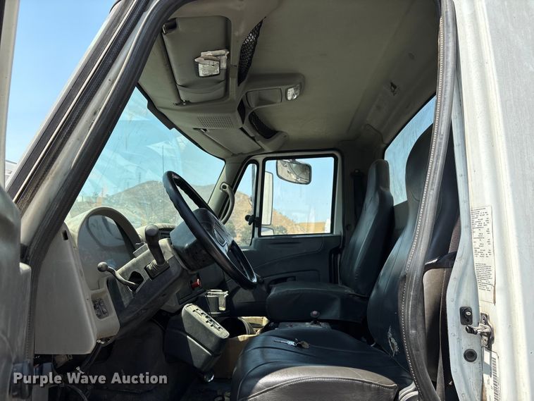 image for item YA0836 2010 International 4300 truck cab and chassis