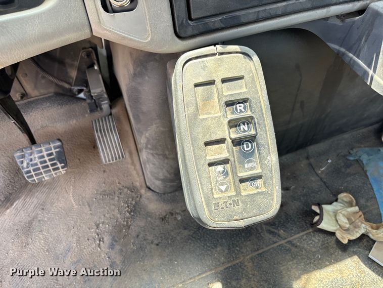 image for item YA0836 2010 International 4300 truck cab and chassis