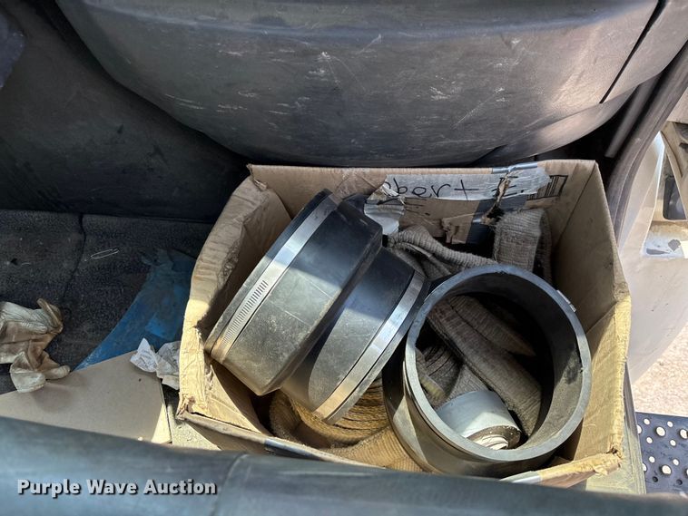 image for item YA0836 2010 International 4300 truck cab and chassis