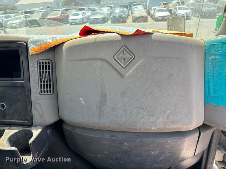 image for item YA0836 2010 International 4300 truck cab and chassis