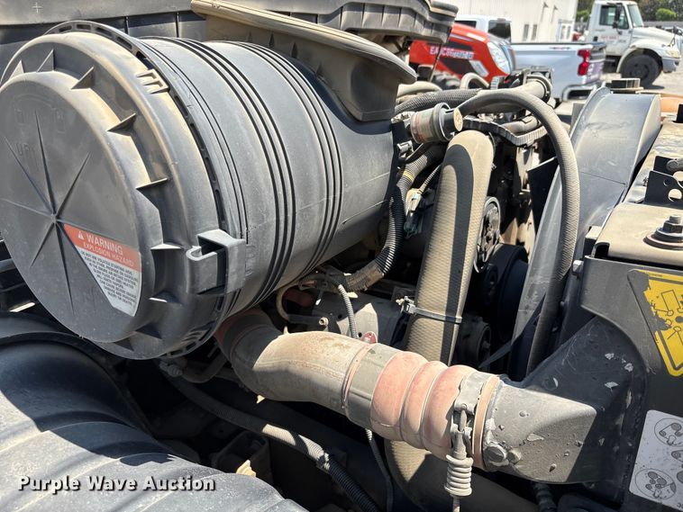 image for item YA0836 2010 International 4300 truck cab and chassis