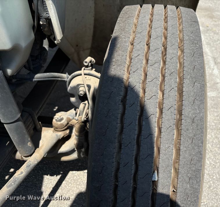 image for item YA0836 2010 International 4300 truck cab and chassis