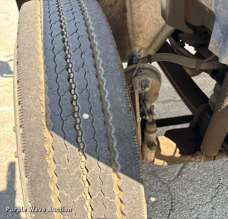 image for item YA0836 2010 International 4300 truck cab and chassis