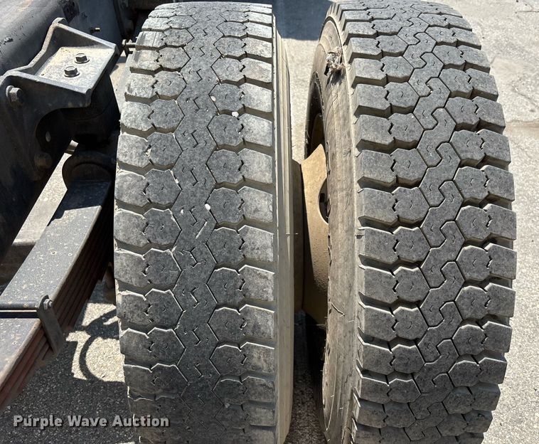 image for item YA0836 2010 International 4300 truck cab and chassis