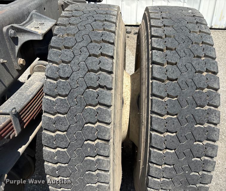 image for item YA0836 2010 International 4300 truck cab and chassis