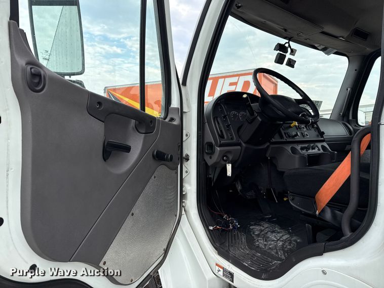 image for item YA0862 2018 Freightliner Business Class M2 box truck