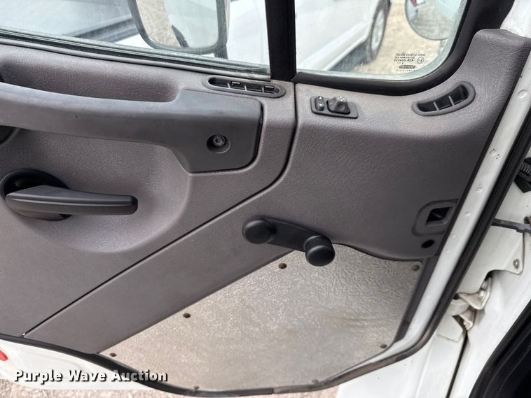 image for item YA0862 2018 Freightliner Business Class M2 box truck