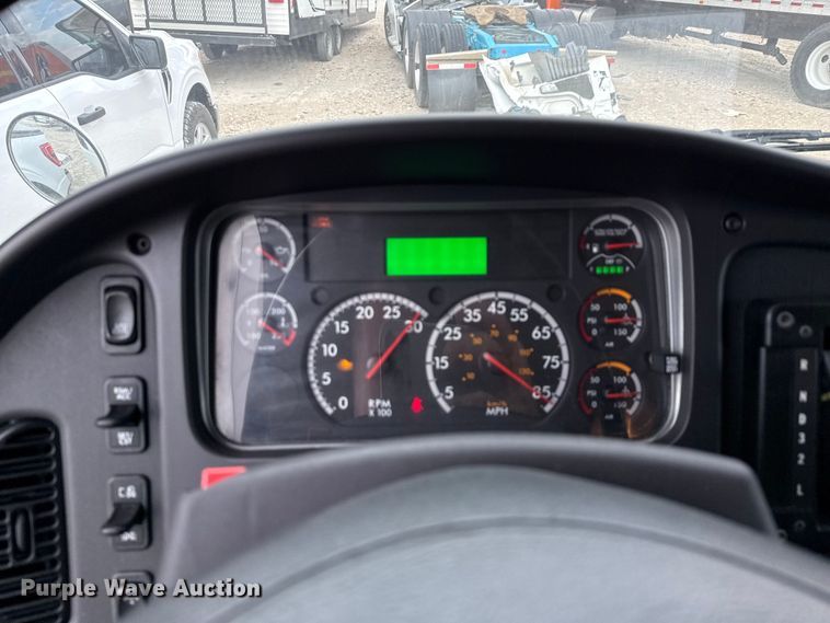 image for item YA0862 2018 Freightliner Business Class M2 box truck