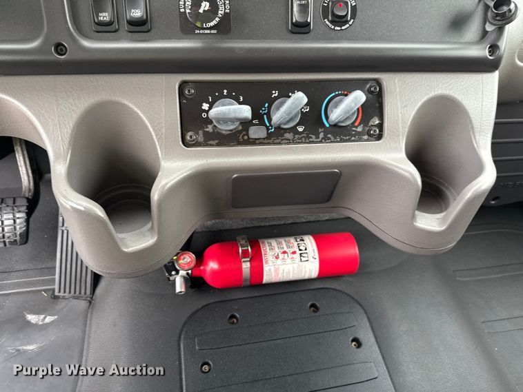 image for item YA0862 2018 Freightliner Business Class M2 box truck