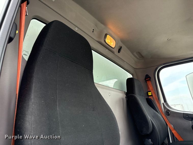 image for item YA0862 2018 Freightliner Business Class M2 box truck