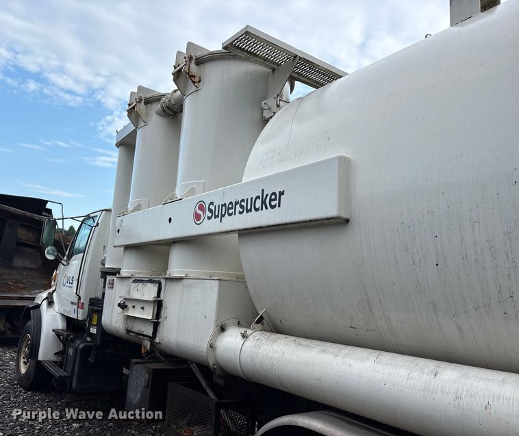image for item YA0940 2000 Sterling L9500 vacuum truck