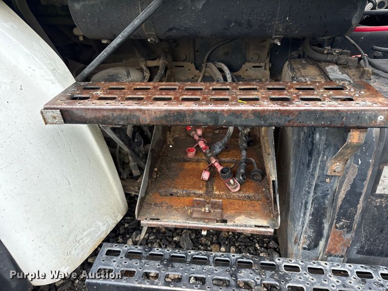 image for item YA0940 2000 Sterling L9500 vacuum truck