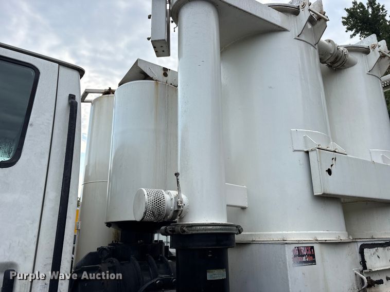 image for item YA0940 2000 Sterling L9500 vacuum truck