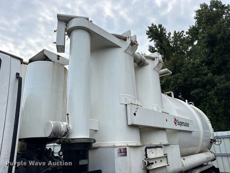 image for item YA0940 2000 Sterling L9500 vacuum truck