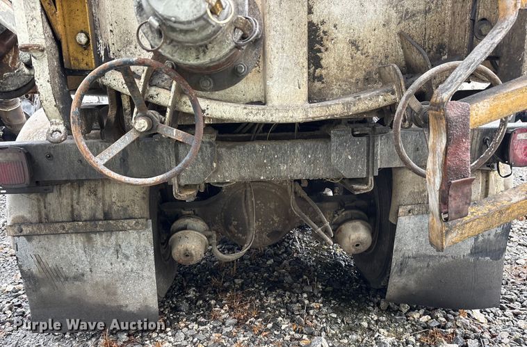 image for item YA0940 2000 Sterling L9500 vacuum truck