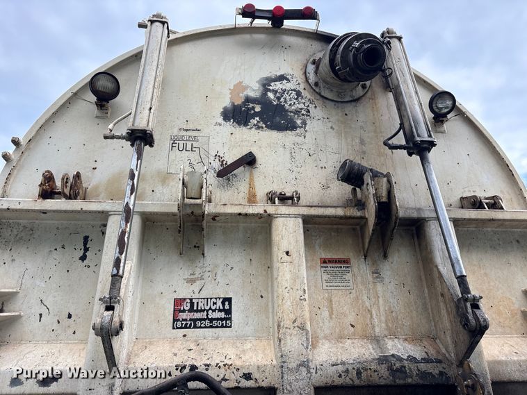 image for item YA0940 2000 Sterling L9500 vacuum truck