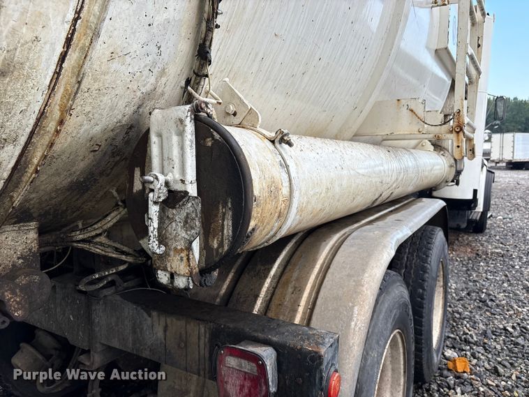 image for item YA0940 2000 Sterling L9500 vacuum truck