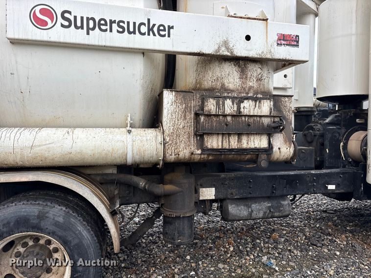 image for item YA0940 2000 Sterling L9500 vacuum truck