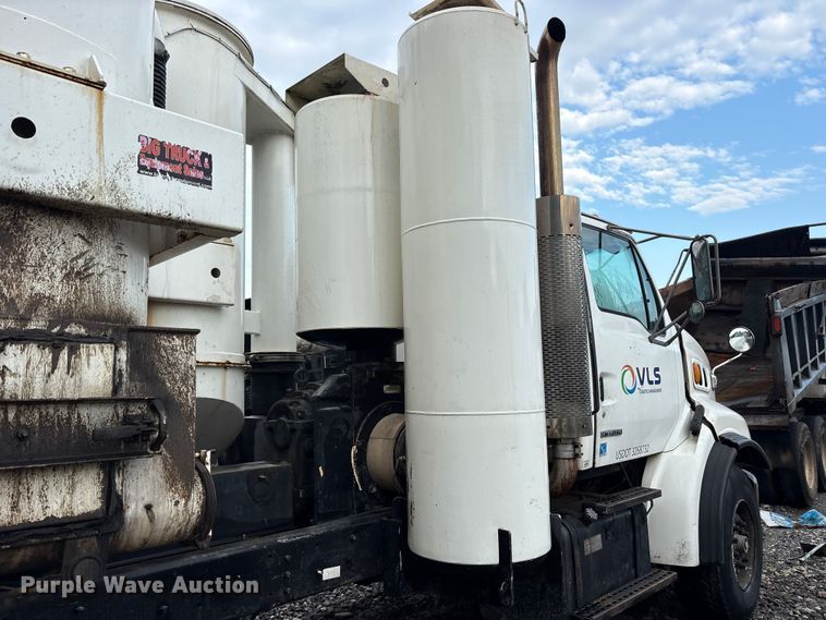 image for item YA0940 2000 Sterling L9500 vacuum truck