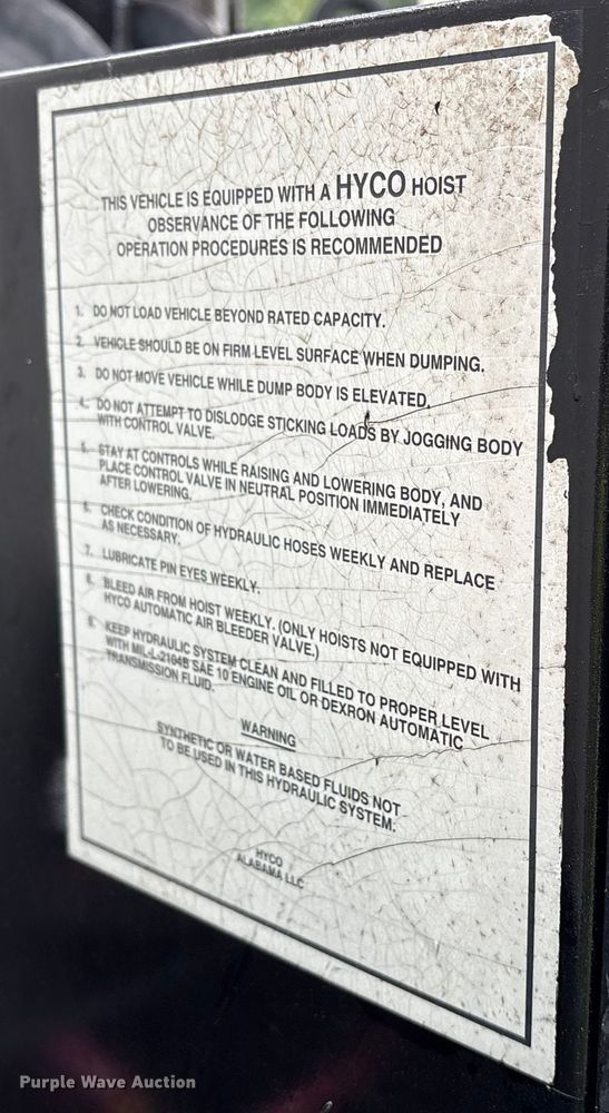 image for item YA0940 2000 Sterling L9500 vacuum truck