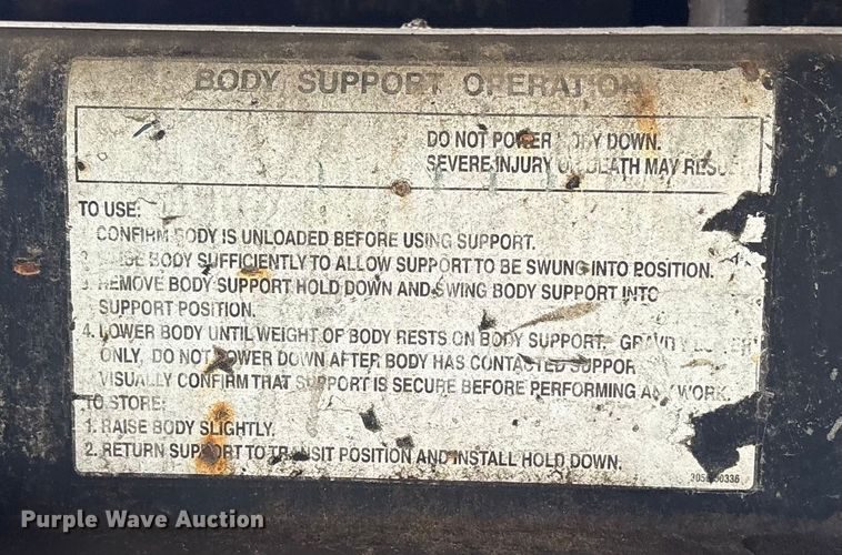 image for item YA0940 2000 Sterling L9500 vacuum truck