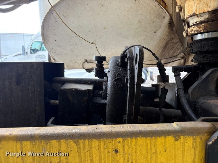 image for item YA0940 2000 Sterling L9500 vacuum truck