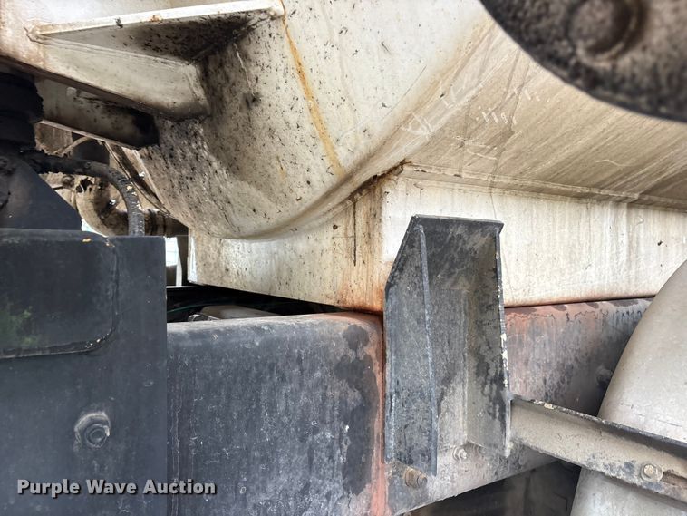 image for item YA0940 2000 Sterling L9500 vacuum truck