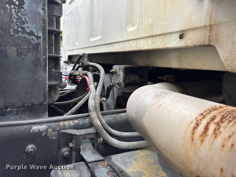 image for item YA0940 2000 Sterling L9500 vacuum truck