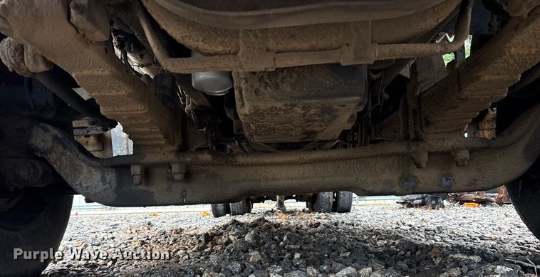 image for item YA0940 2000 Sterling L9500 vacuum truck