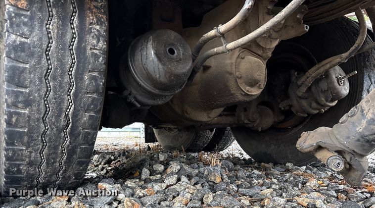 image for item YA0940 2000 Sterling L9500 vacuum truck