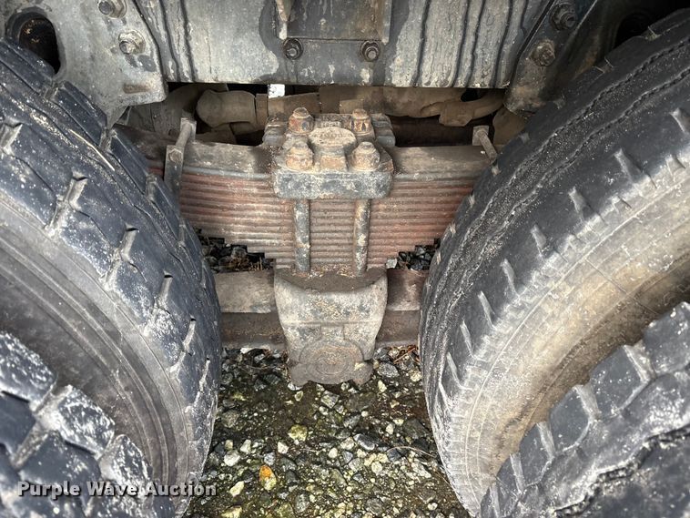 image for item YA0940 2000 Sterling L9500 vacuum truck